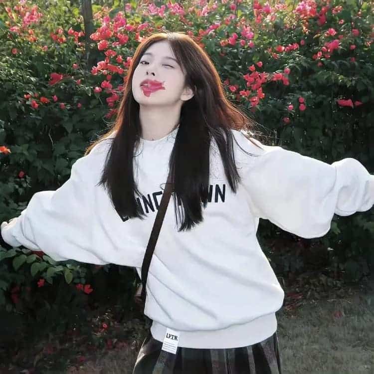 春天女生和鲜花唯美氛围感微信闺蜜头像_18