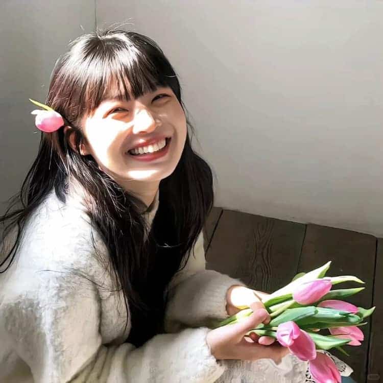 春天女生和鲜花唯美氛围感微信闺蜜头像_15