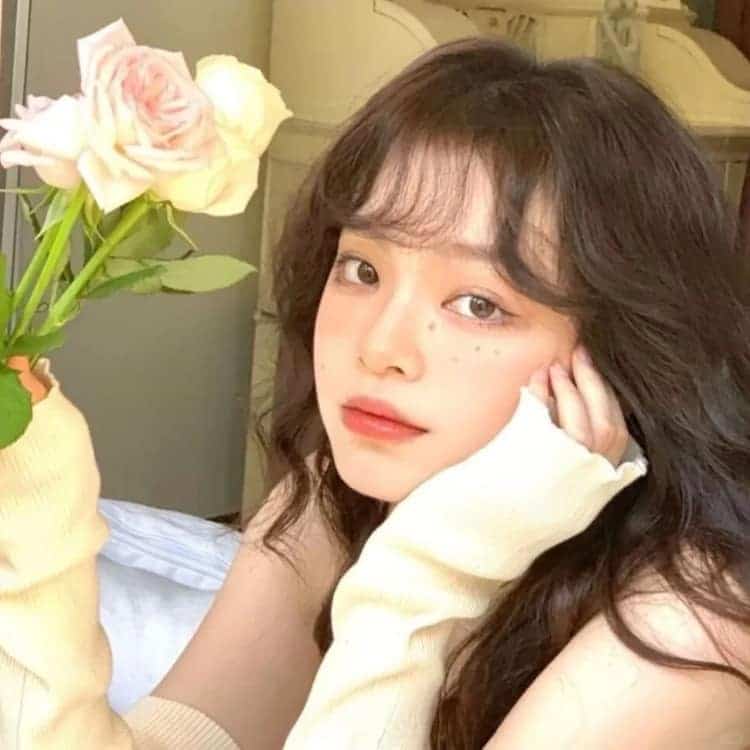 春天女生和鲜花唯美氛围感微信闺蜜头像_11
