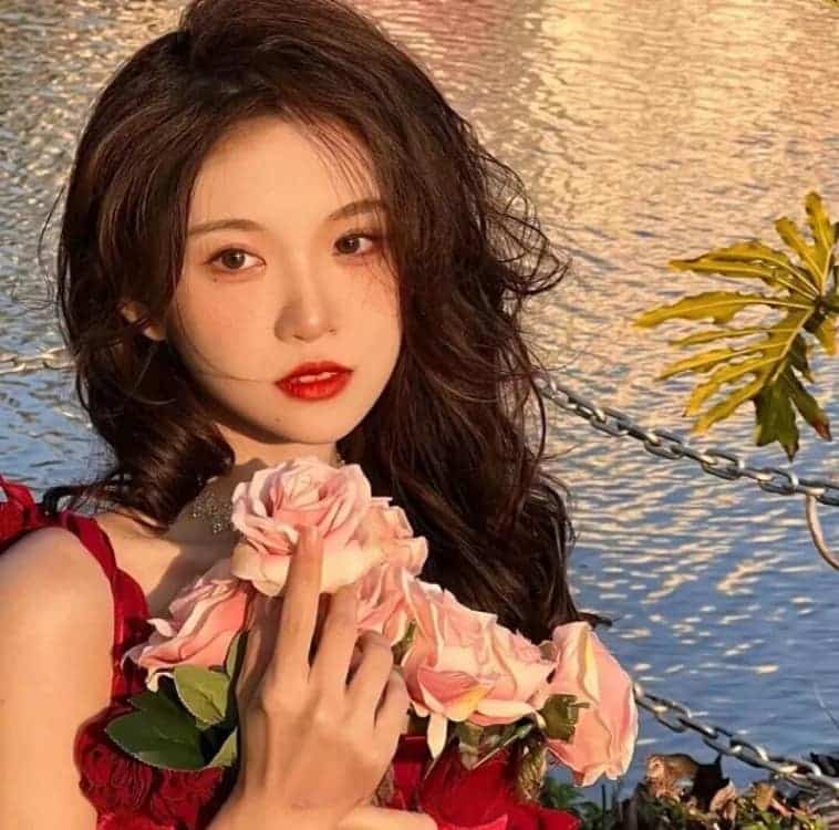 春天女生和鲜花唯美氛围感微信闺蜜头像_10