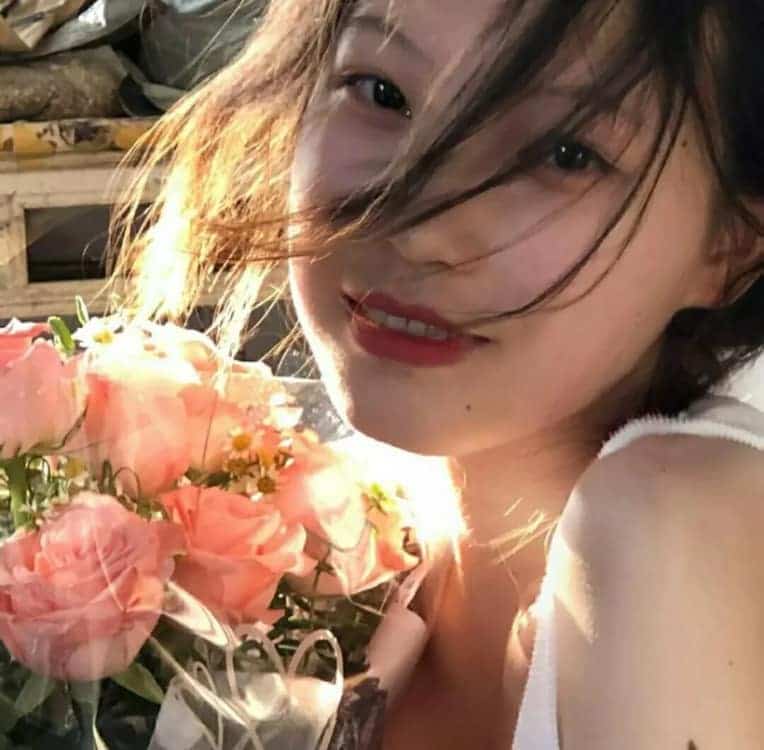春天女生和鲜花唯美氛围感微信闺蜜头像_9