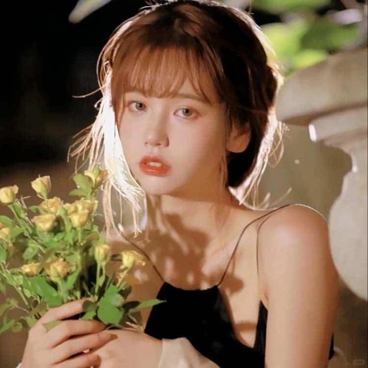 春天女生和鲜花唯美氛围感微信闺蜜头像_8