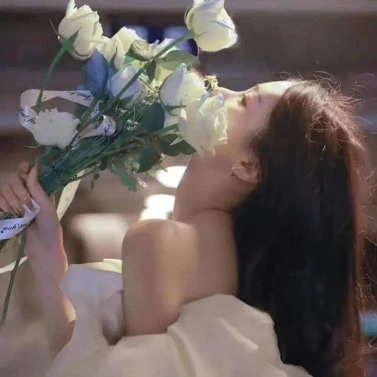 春天女生和鲜花唯美氛围感微信闺蜜头像_7