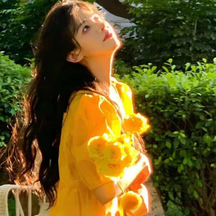 春天女生和鲜花唯美氛围感微信闺蜜头像_6