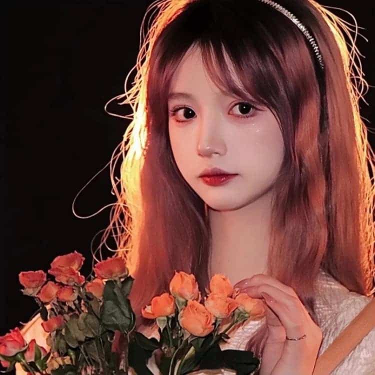 春天女生和鲜花唯美氛围感微信闺蜜头像_5