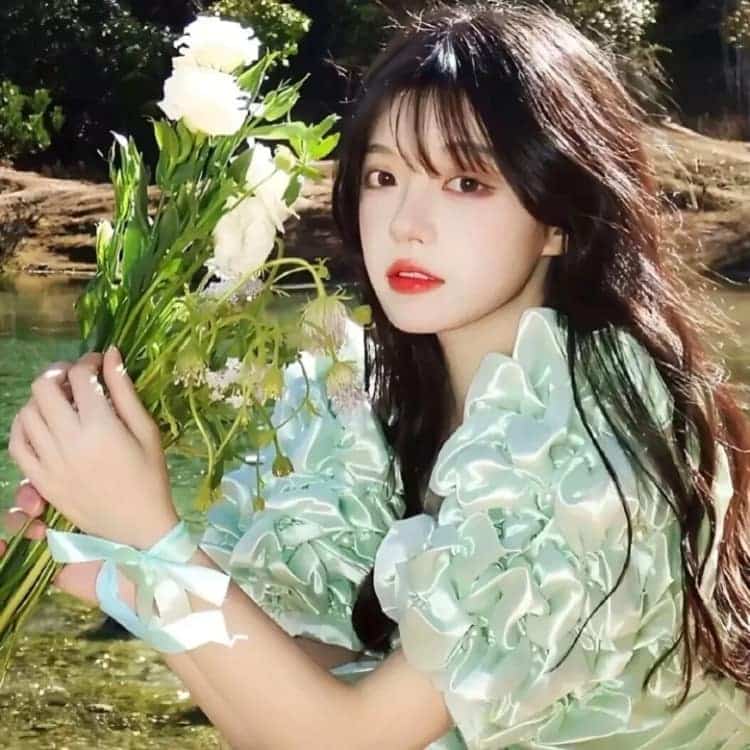 春天女生和鲜花唯美氛围感微信闺蜜头像_4