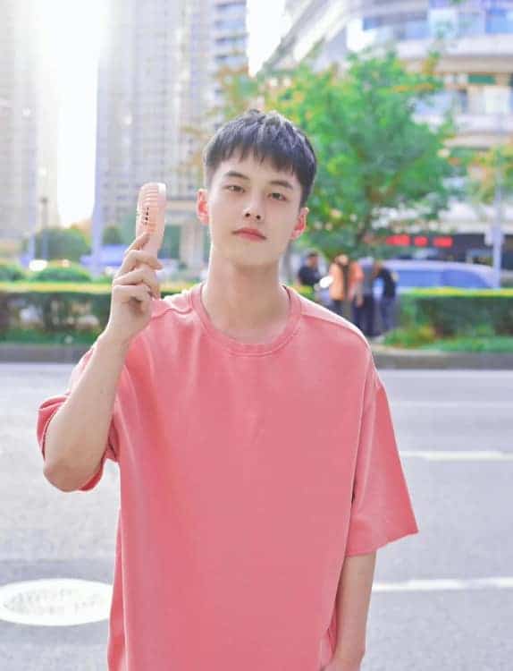 《与凤行》拂容君扮演者何与少年感生活照_5