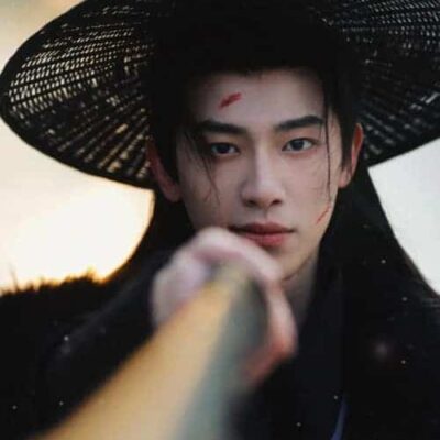 《与凤行》墨方扮演者辛云来黑衣古装高清照