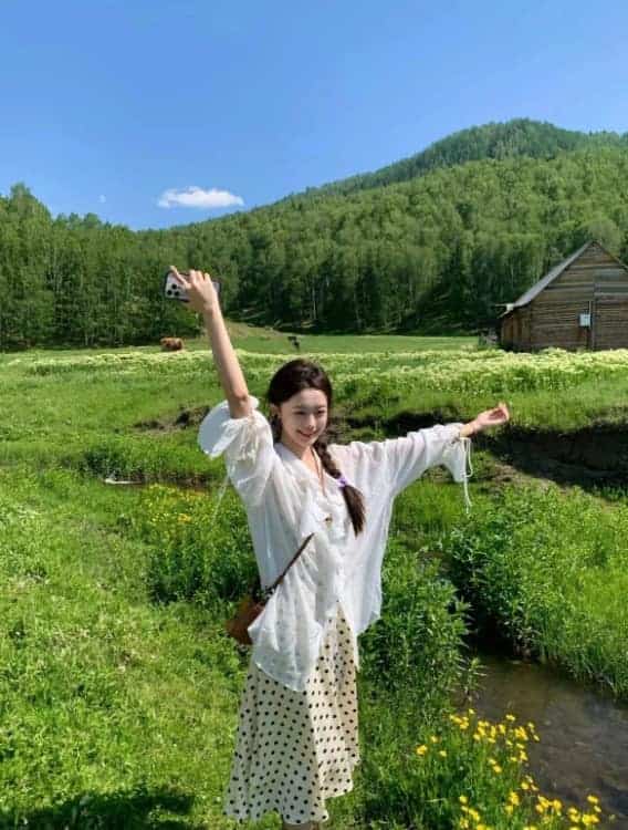 春天绿色森系唯美真人女生头像_3