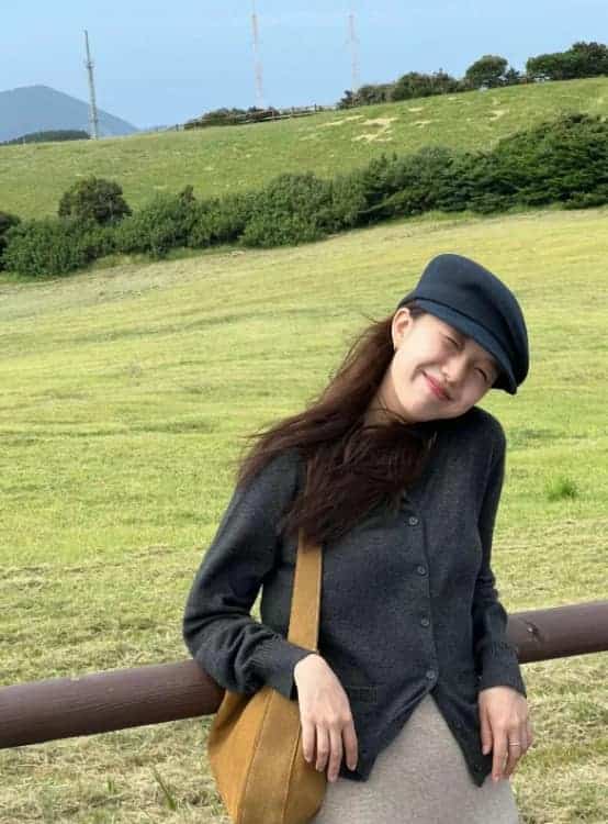 春天绿色森系唯美真人女生头像_4