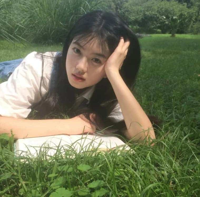春天绿色森系唯美真人女生头像_5