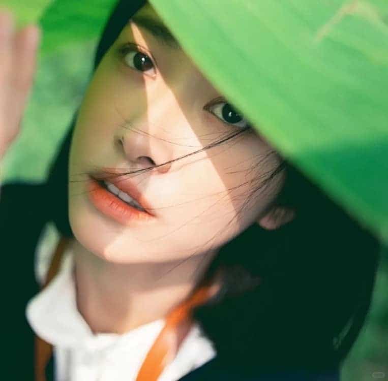春天绿色森系唯美真人女生头像_10