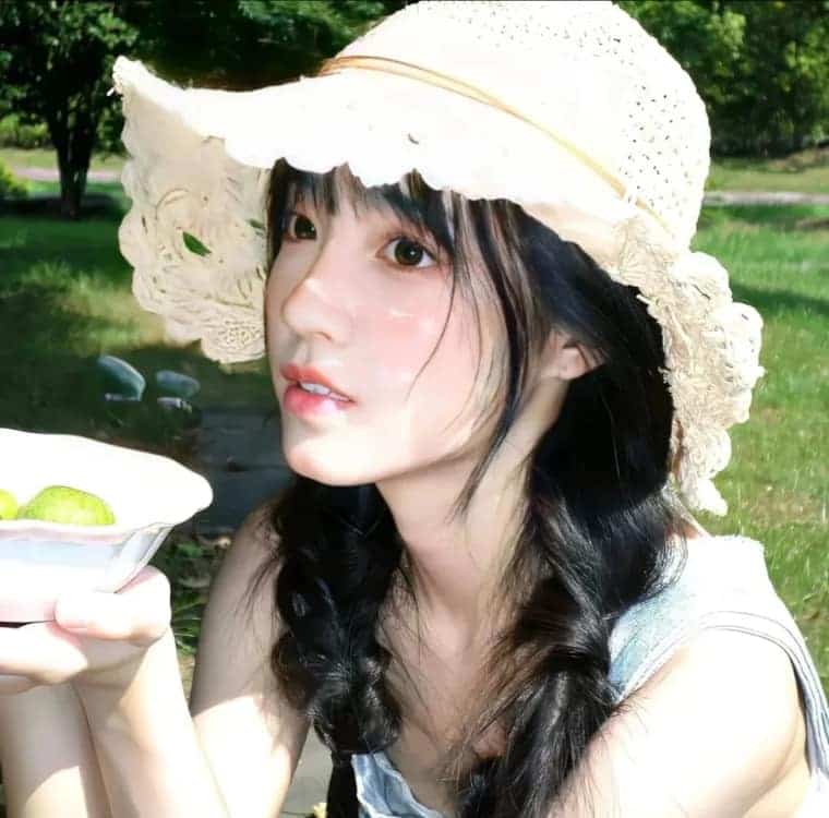 春天绿色森系唯美真人女生头像_11