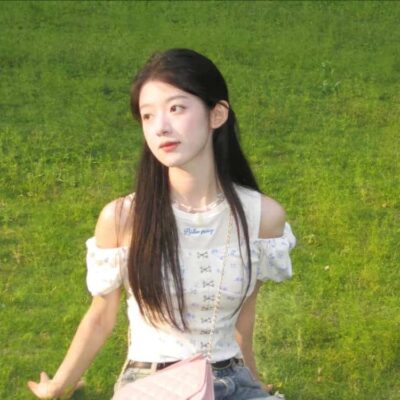 春天绿色森系唯美真人女生头像
