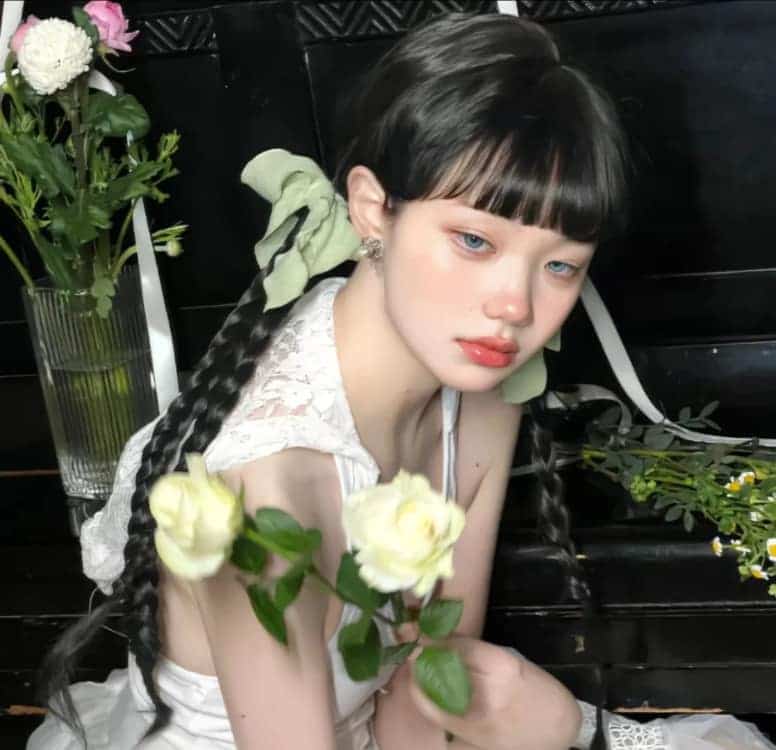 春天绿色森系唯美真人女生头像_16