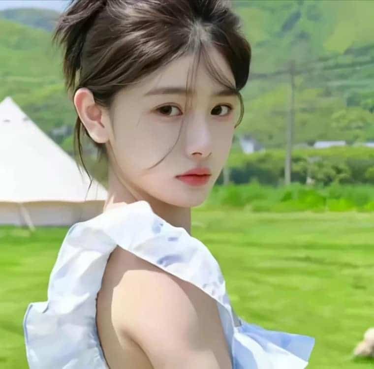 春天绿色森系唯美真人女生头像_18
