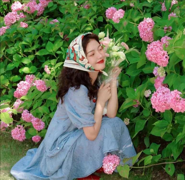 春天绿色森系唯美真人女生头像_19