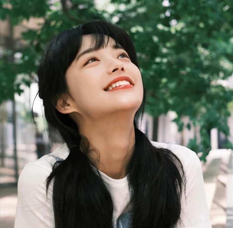 春天绿色森系唯美真人女生头像_22