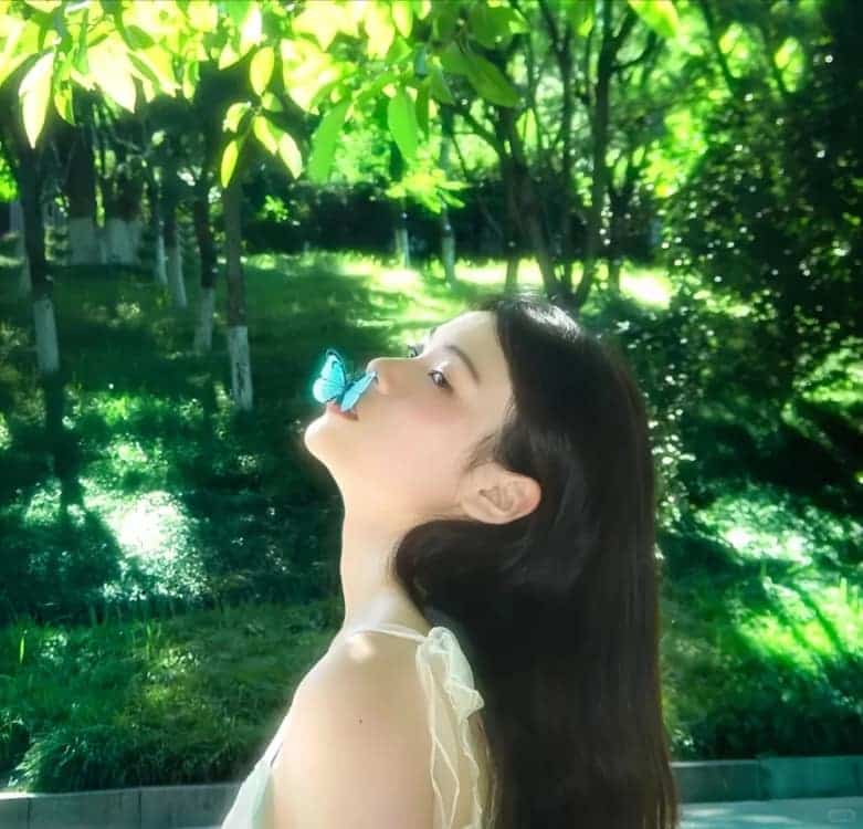 春天绿色森系唯美真人女生头像_23