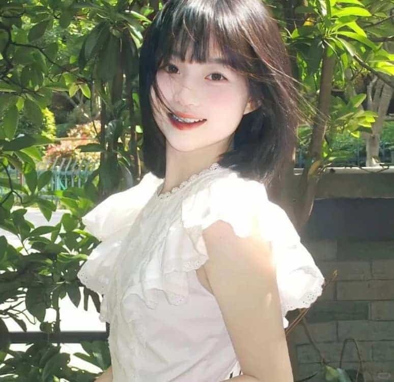 春天绿色森系唯美真人女生头像_24