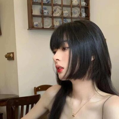 很火的公主切发型真人女生头像