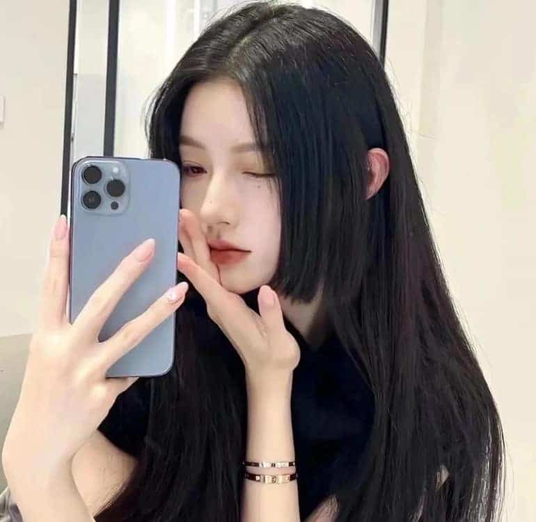 很火的公主切发型真人女生头像_2