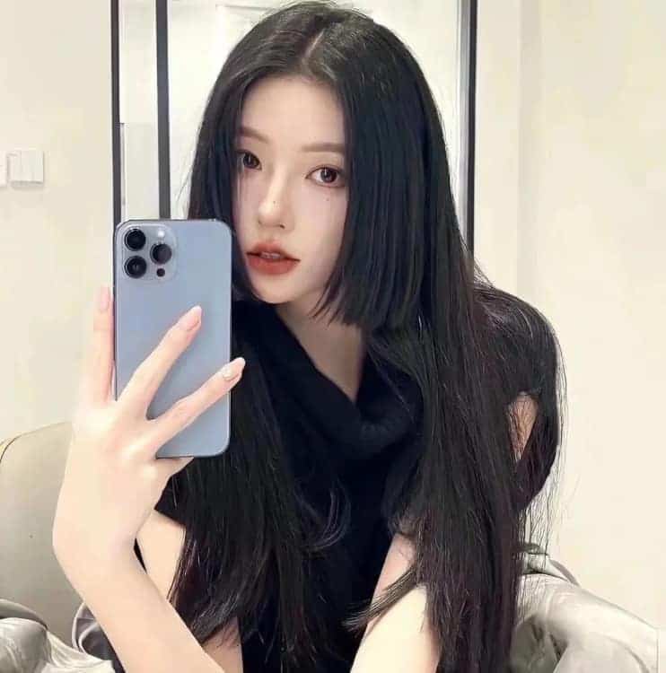 很火的公主切发型真人女生头像_3