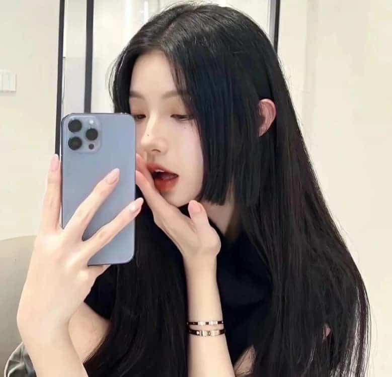 很火的公主切发型真人女生头像_4