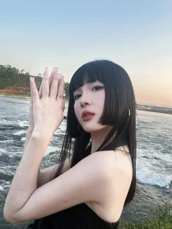 很火的公主切发型真人女生头像_7