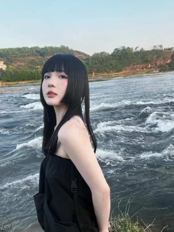 很火的公主切发型真人女生头像_8