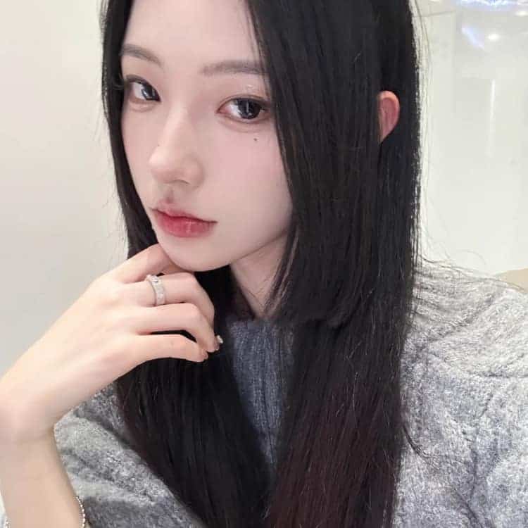 很火的公主切发型真人女生头像_12