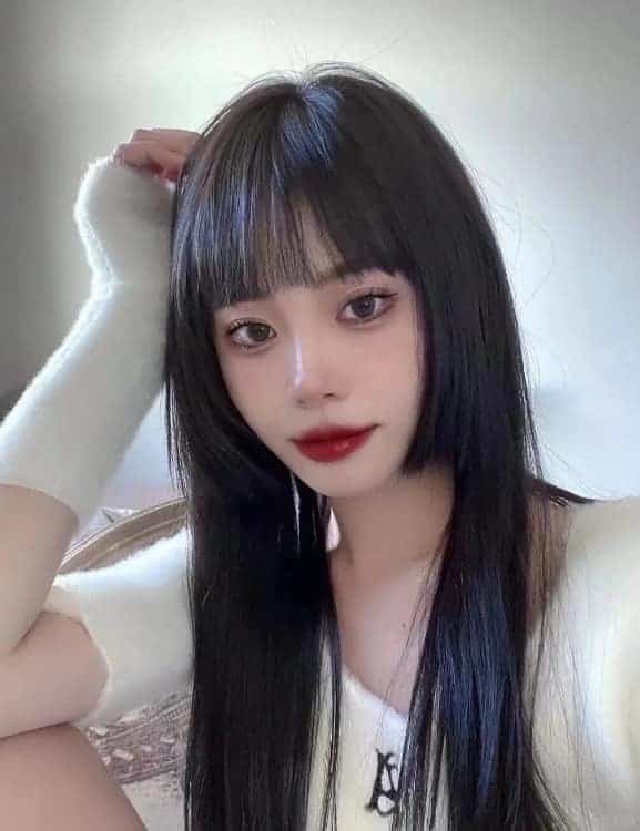 很火的公主切发型真人女生头像_14