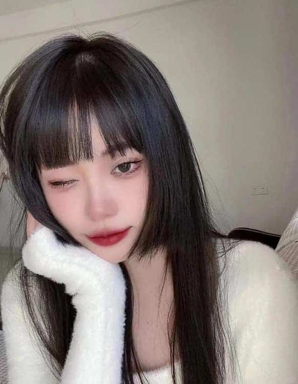 很火的公主切发型真人女生头像_17