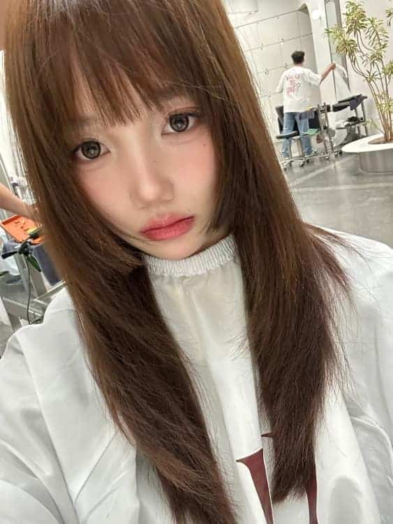 很火的公主切发型真人女生头像_23