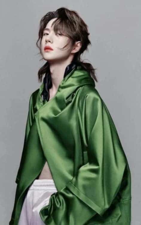 帅哥王一博绿色系衣服高清图片_8