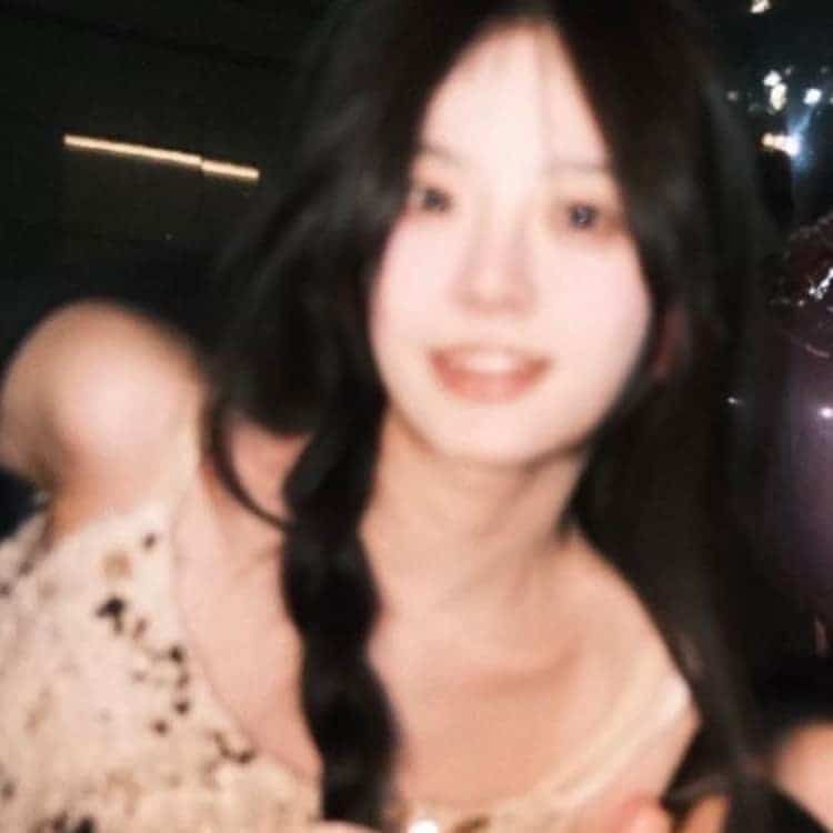 ins高级质感小众唯美滤镜真人女生头像_11