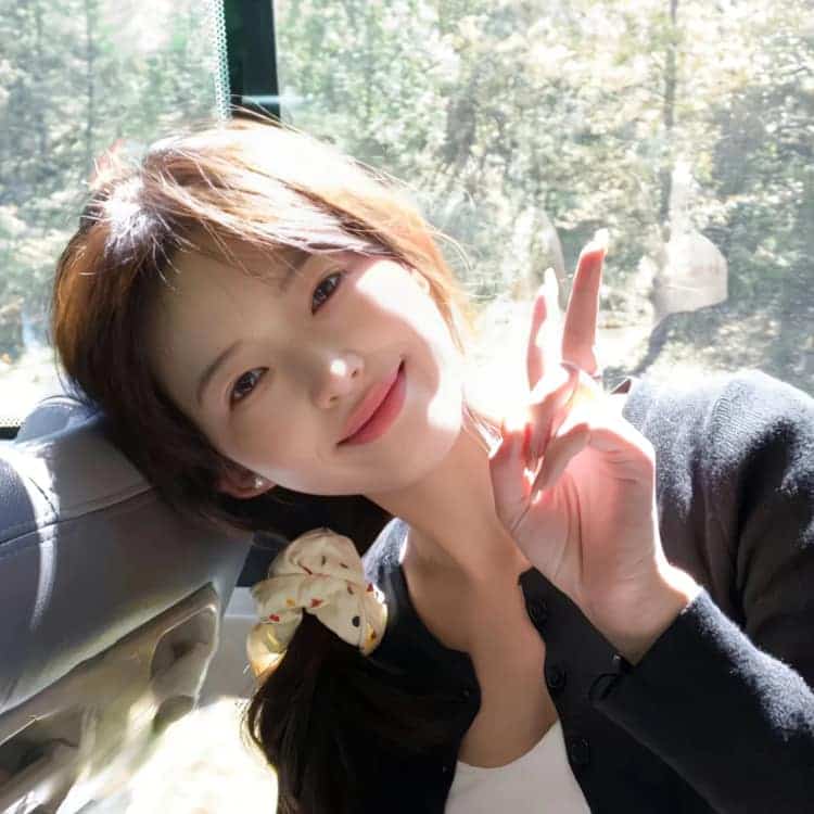 ins高级质感小众唯美滤镜真人女生头像_17