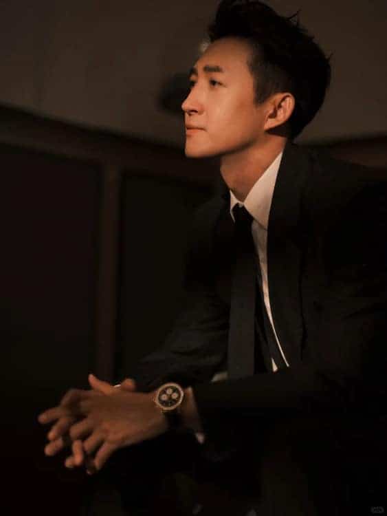 叔圈天菜王阳黑色西装成熟绅士男生头像_25