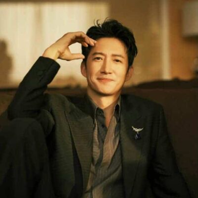 叔圈天菜王阳黑色西装成熟绅士男生头像