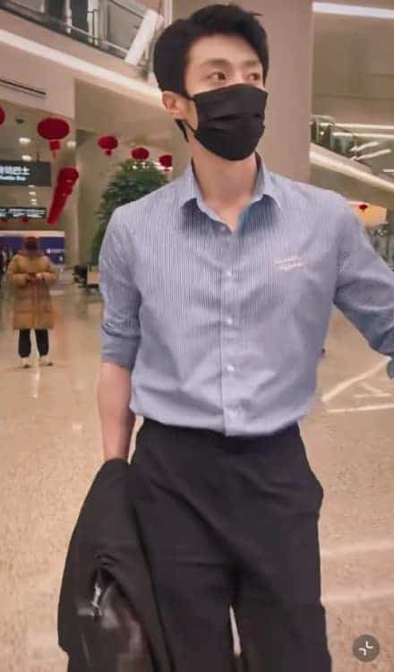 穿衬衫的陈靖可精英男友风微信头像_4