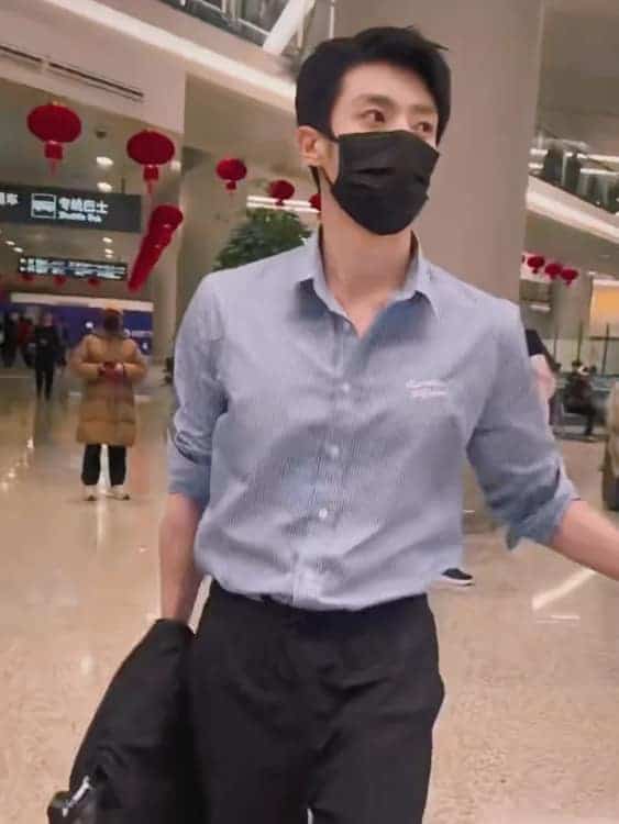 穿衬衫的陈靖可精英男友风微信头像_6