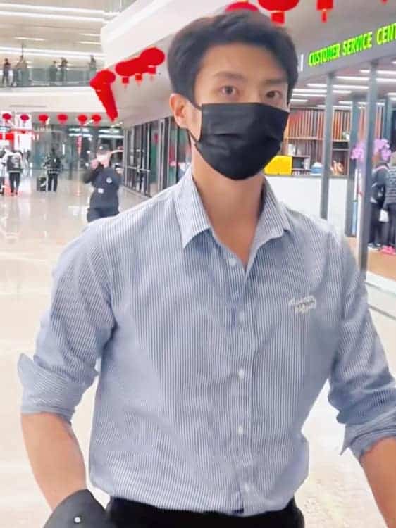 穿衬衫的陈靖可精英男友风微信头像_7