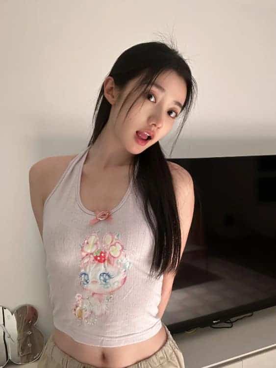 《与凤行》灵动少女小荷黄羿甜美现实生活美照_24