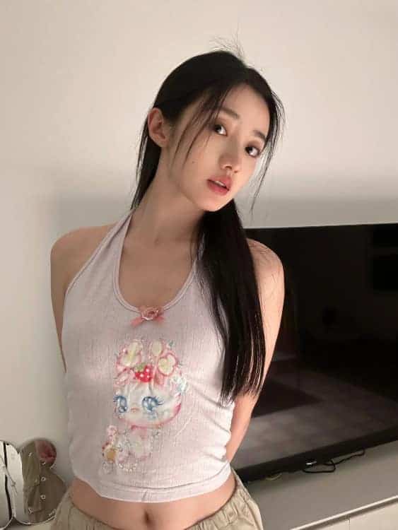《与凤行》灵动少女小荷黄羿甜美现实生活美照_19