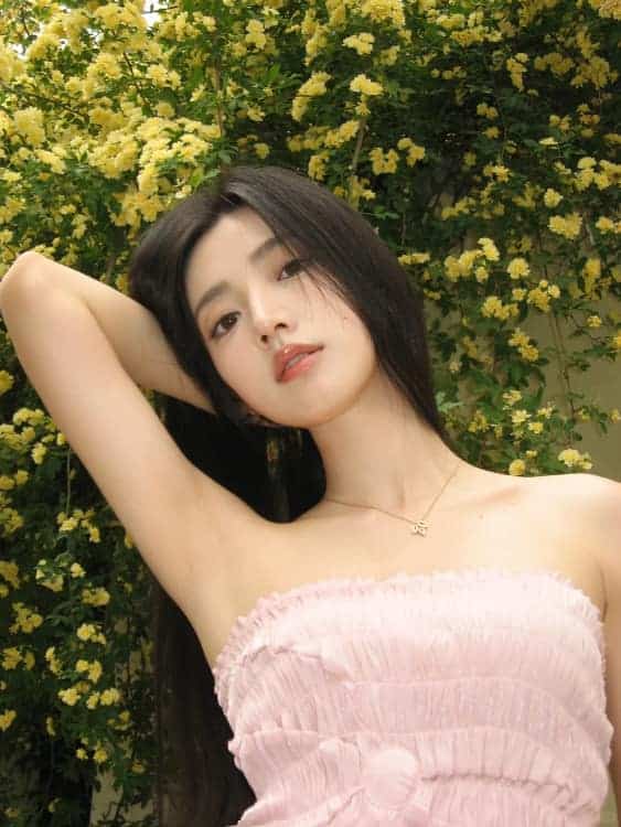 《与凤行》灵动少女小荷黄羿甜美现实生活美照_12