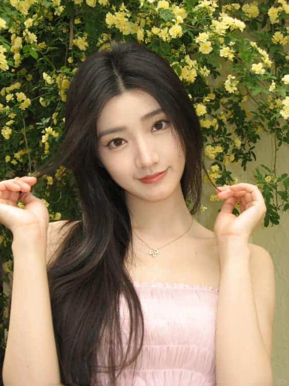 《与凤行》灵动少女小荷黄羿甜美现实生活美照_9