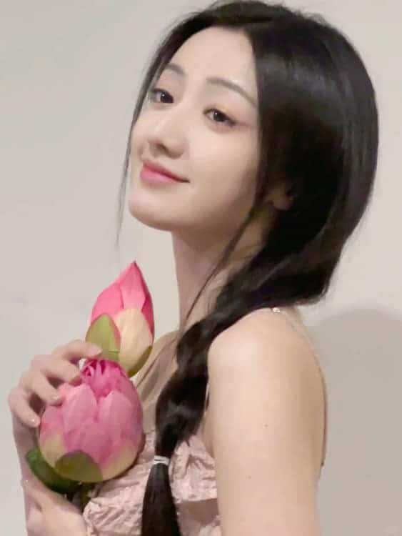 《与凤行》灵动少女小荷黄羿甜美现实生活美照_5