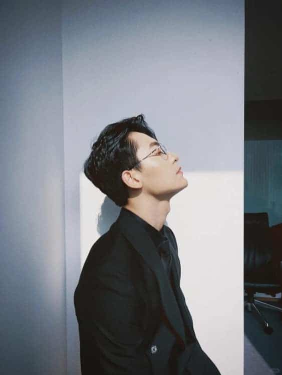 帅哥赵志伟西装绅士成熟男生头像_1