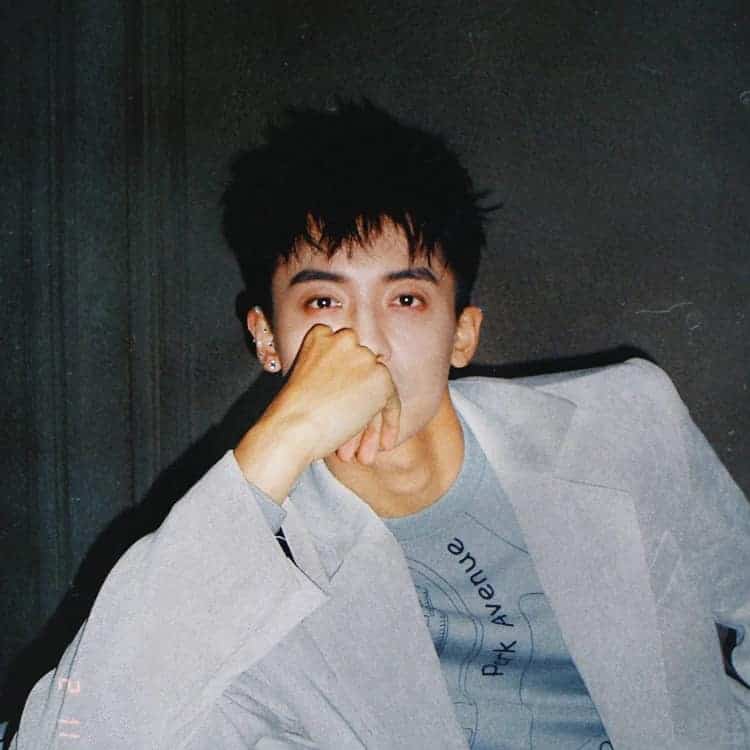 帅哥赵志伟西装绅士成熟男生头像_8