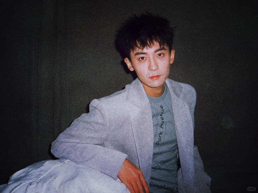 帅哥赵志伟西装绅士成熟男生头像_9